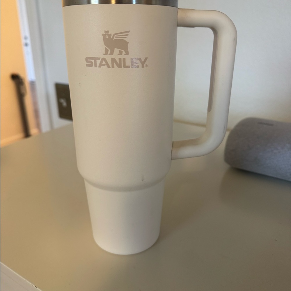 30oz Stanley cream/White Travel Mug